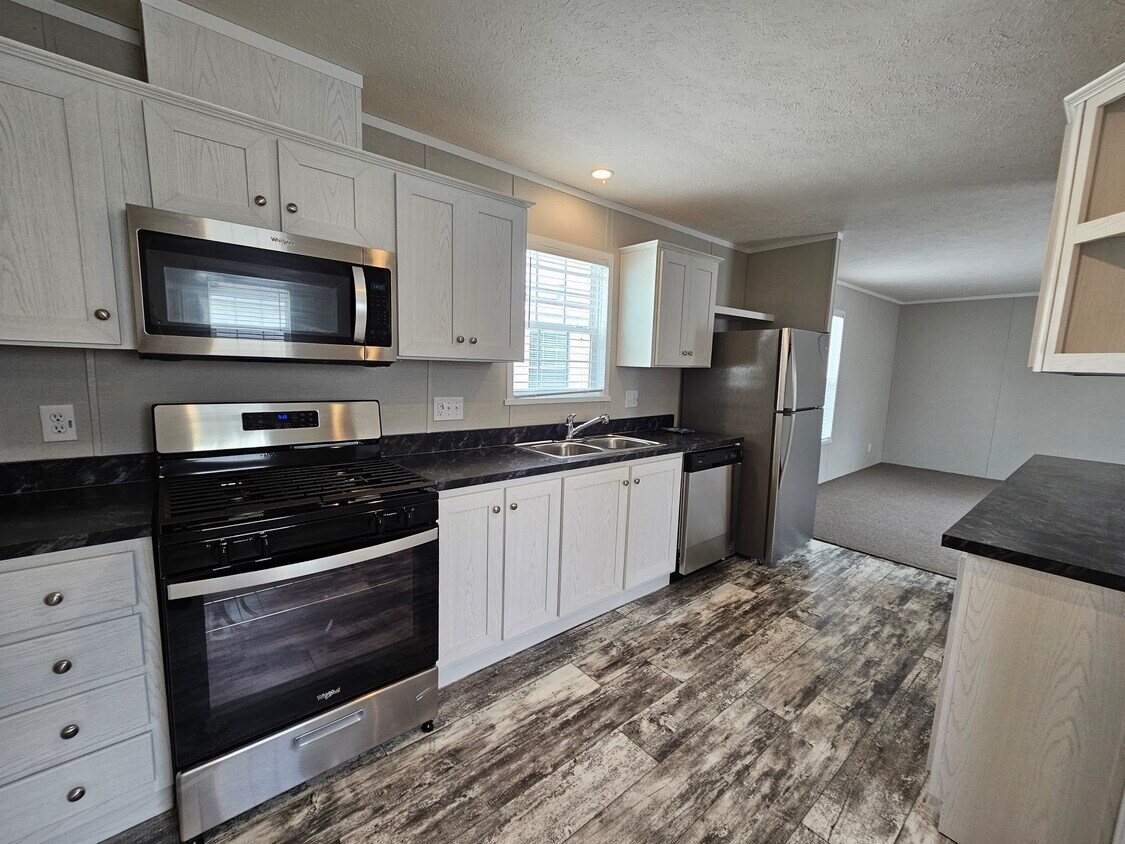 Foto principal - 46000 Geddes Rd