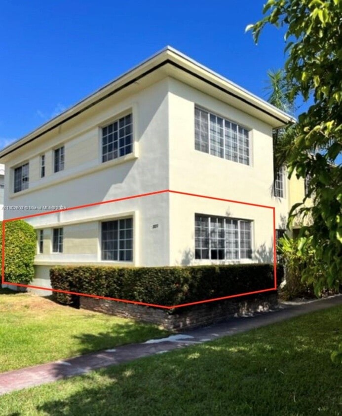 Primary Photo - 825 W 40th St