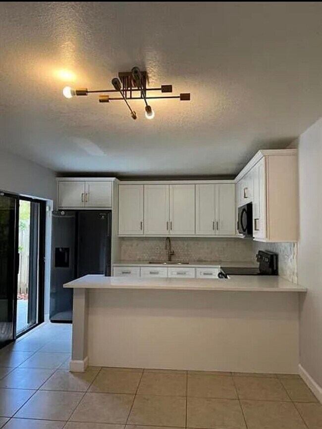 Building Photo - 308 3rd Ln