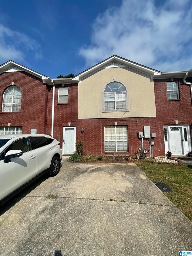 Primary Photo - 121 Sommersby Cir