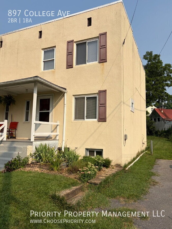 Building Photo - 897 College Ave