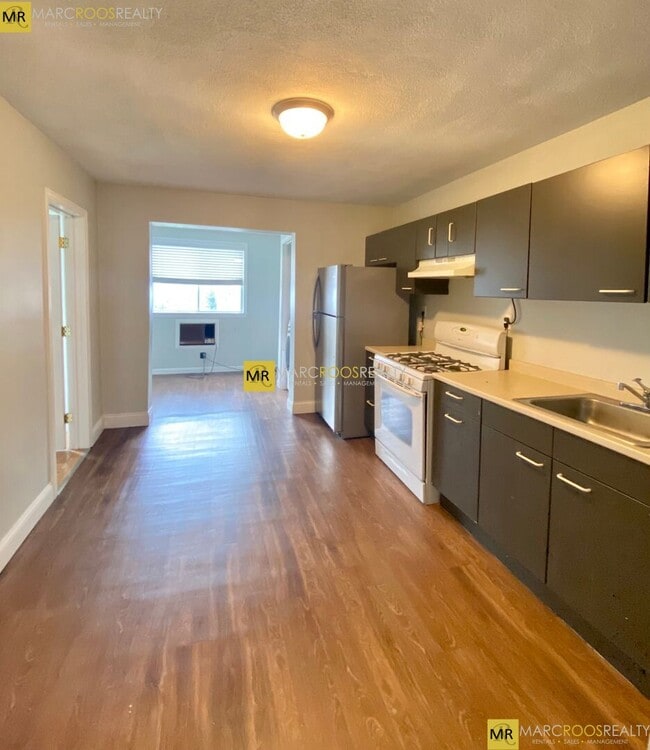 Foto del edificio - 161 Bennington St