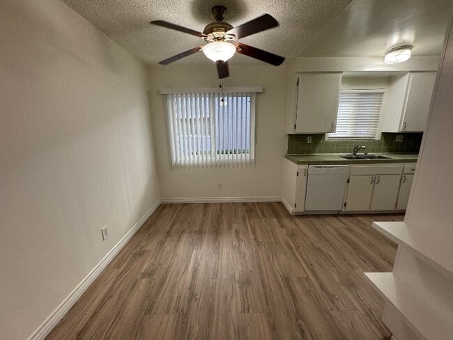 Building Photo - 613 N Guadalupe Ave