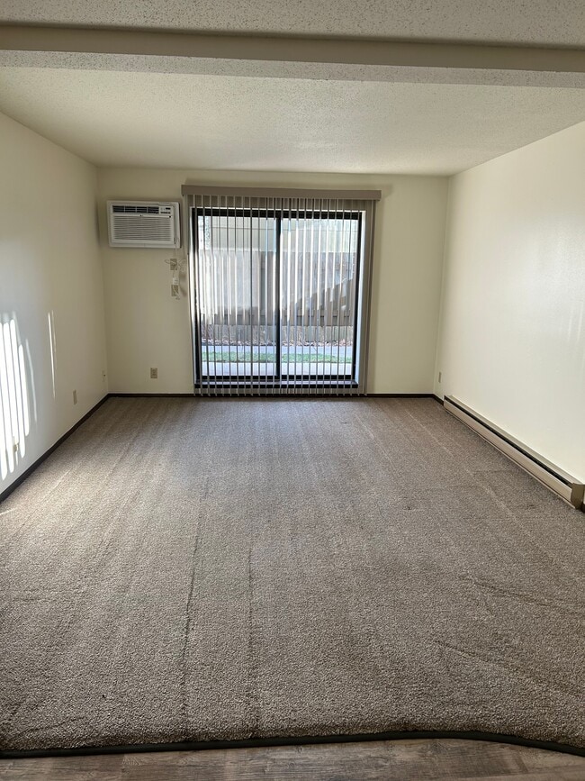 Building Photo - Lakeview Apartments