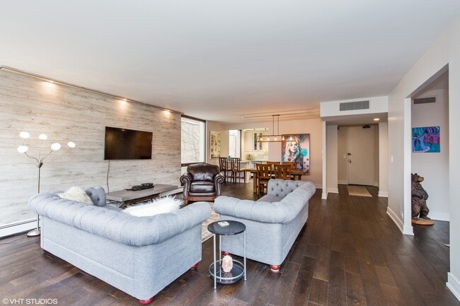 Building Photo - 100 E Bellevue Pl