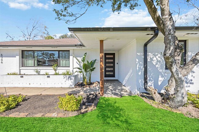 Foto del edificio - 6306 Pineshade Ln