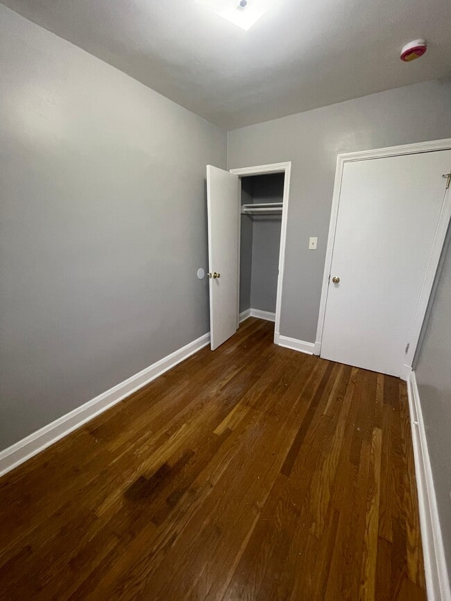 Foto del edificio - 4919 Schaub Ave