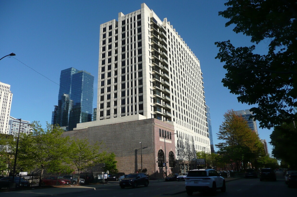Foto principal - 1255 S State St