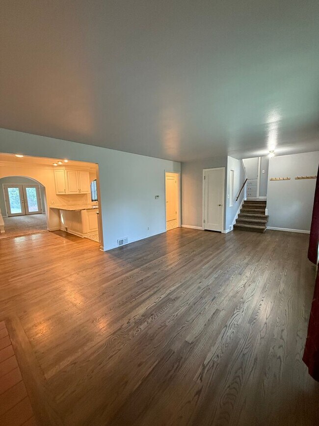 Foto del edificio - Spacious South Hill Home