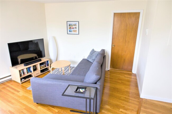 Building Photo - 35 Davis Square