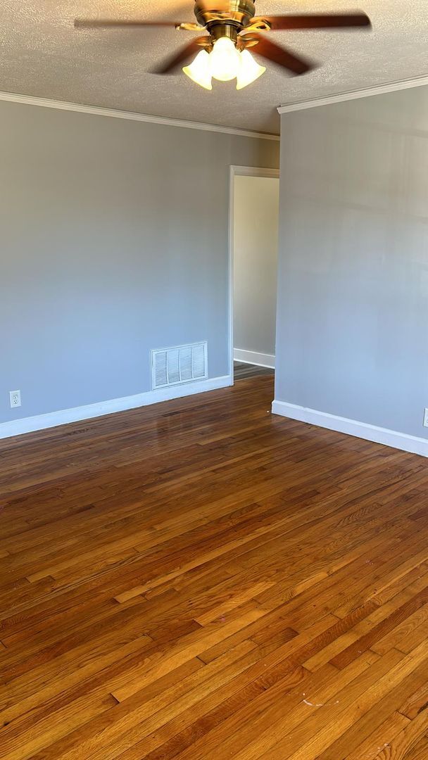 Photo - 207 W Belvedere Rd House