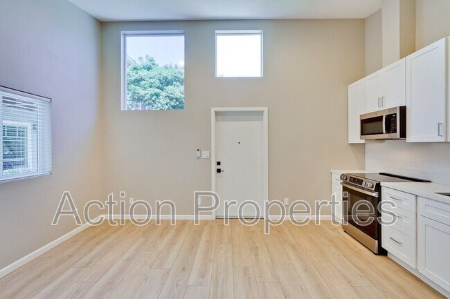 Foto del edificio - 370 Camille Ct