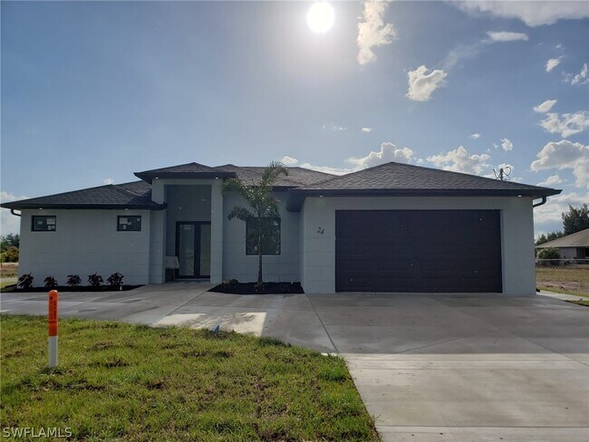 Building Photo - 24 Chiquita Blvd S