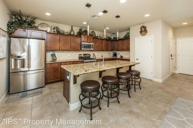 Building Photo - 4 br, 3.5 bath House - 7418 N Lacey Dr