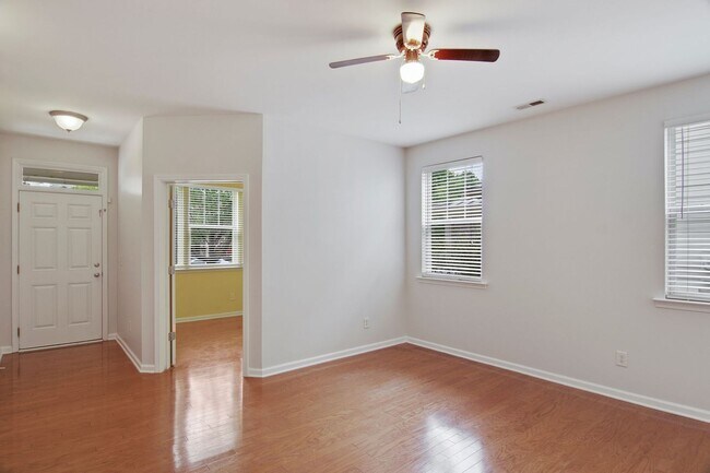 Foto del edificio - Beautiful 4 Bedroom Home in the Desirable ...