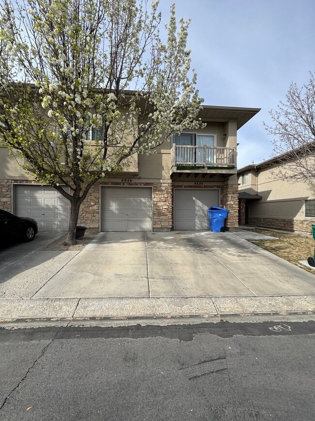 Amazing Riverton Townhome in Aspen Springs! - Amazing Riverton Townhome in Aspen Springs!