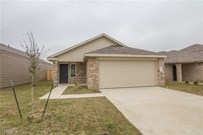 Building Photo - 3 br, 2.5 bath House - 2077 Oakwood Forest Dr