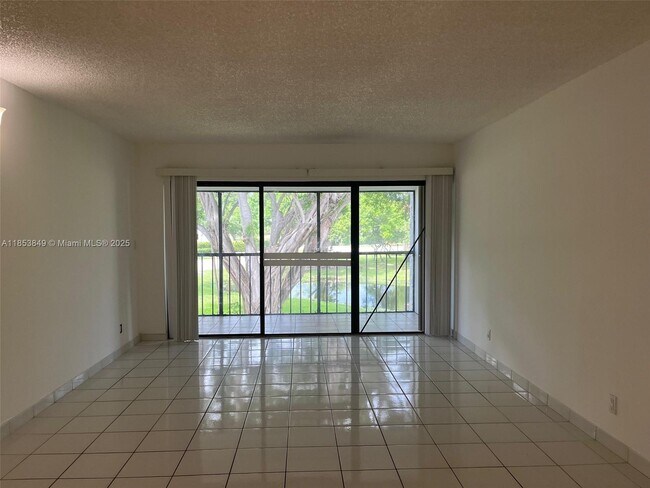 Foto del edificio - 200 Lakeview Dr