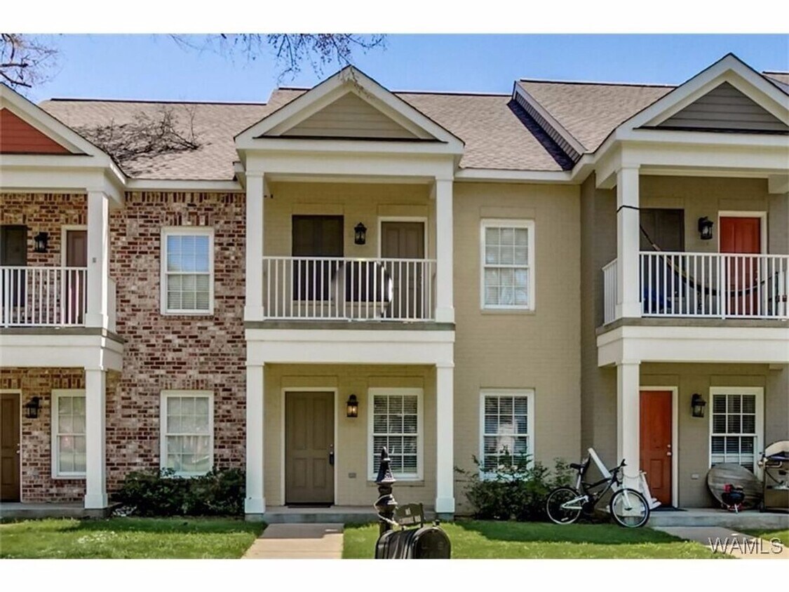 Primary Photo - Spacious 3 Bed 3 Bath Available Fall 2025!