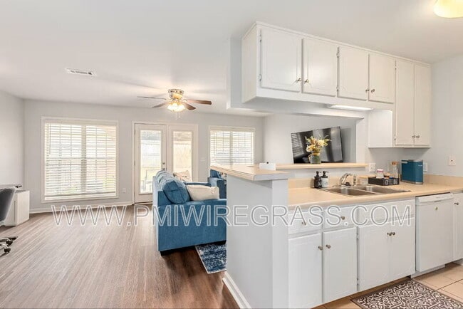 Building Photo - 208 Foxchase Ln
