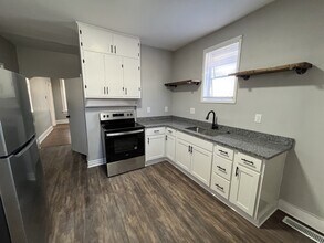 Building Photo - 220 W Park Ave