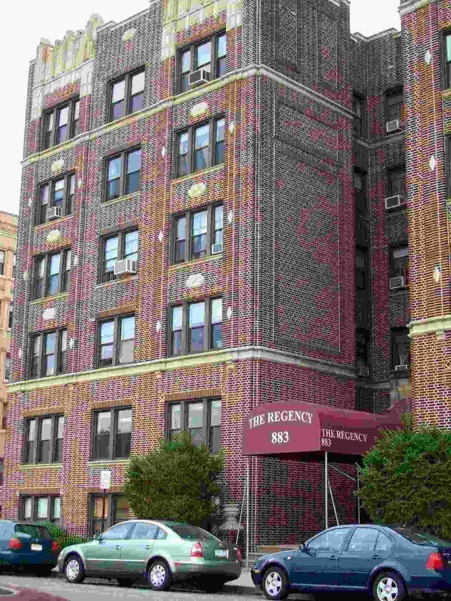 Building - 883 Boulevard E