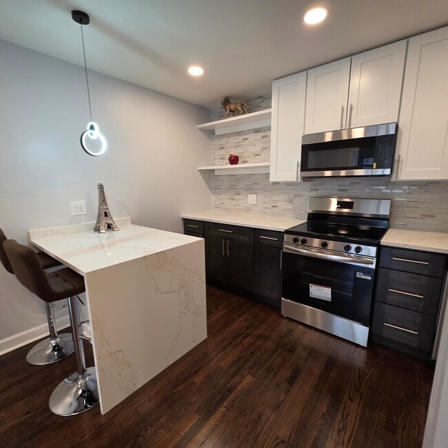 Building Photo - 420 W Aldine Ave