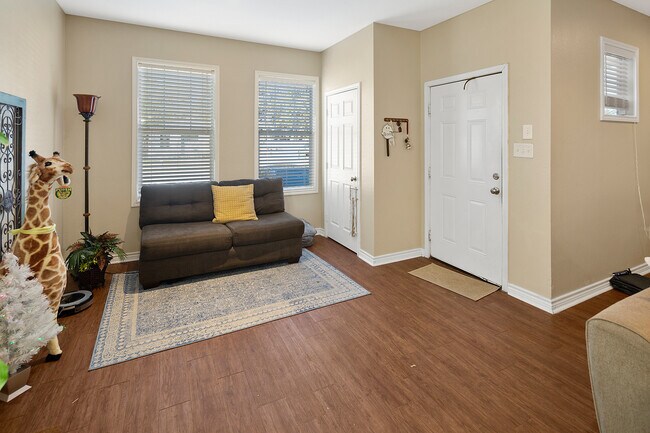 Photo - 409 Foch St House