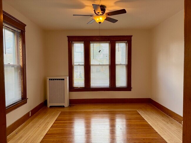 Foto del edificio - 271-273-273 Pleasant St