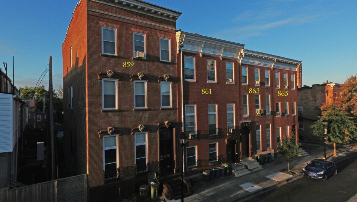 Foto principal - 861 Hollins St