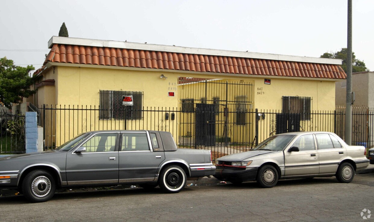 Foto principal - 847 W 84th St
