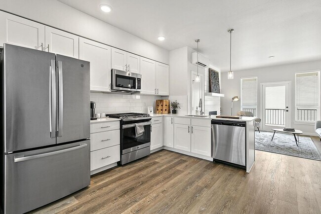 Foto del edificio - Spacious 3 Bedroom, 3 Bath Townhome with 1-Car Garage!