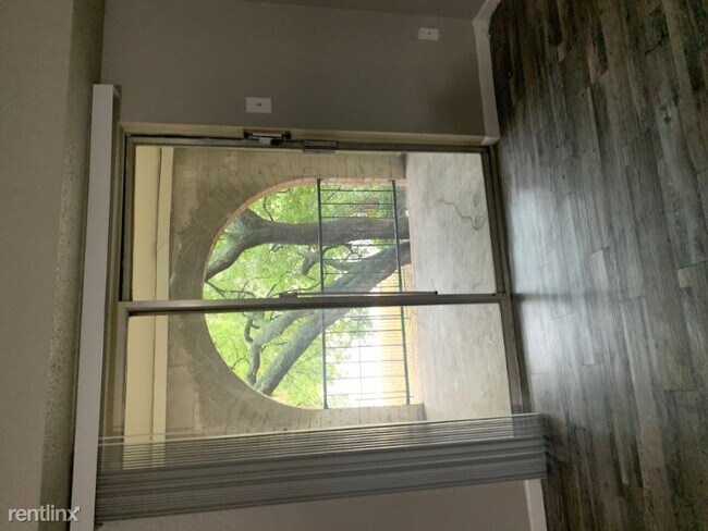 Building Photo - 3 br, 3 bath Apartment - 6625 S Hulen St