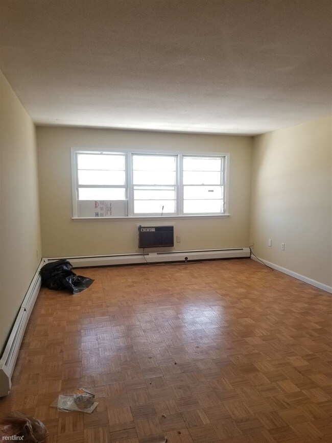 Building Photo - 2 br, 1 bath  - 302 Pine Rock Ave