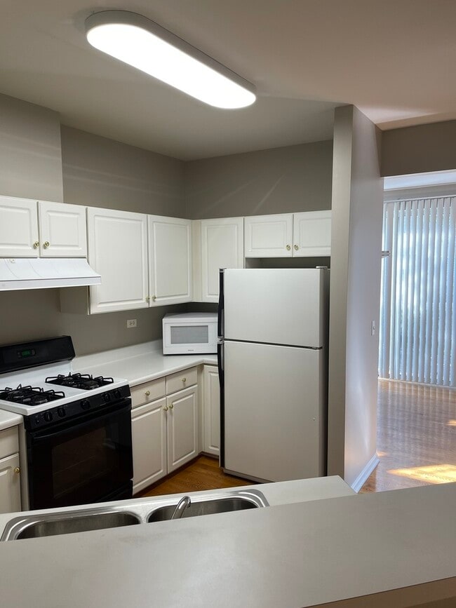 Building Photo - 1465 N Waterbury Cir