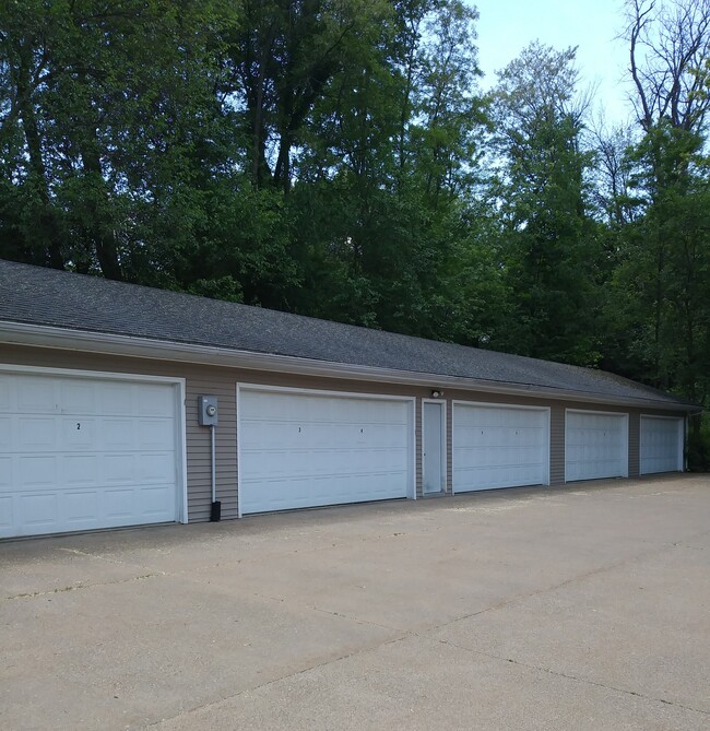 Building Photo - 612 Elk St