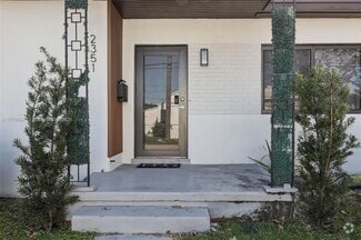 Building Photo - 2353 SW 31st Ave