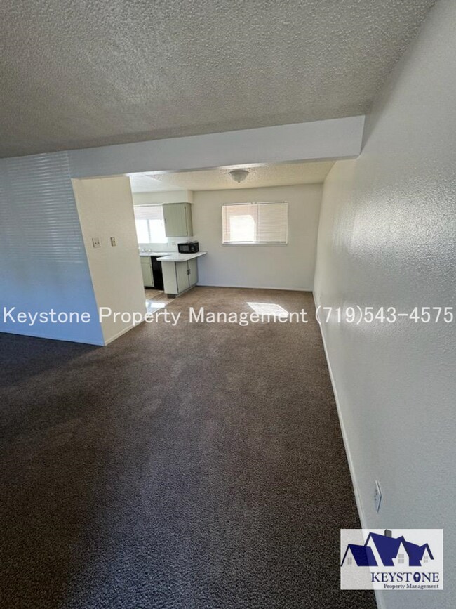 Foto del edificio - Lower Level Belmont 4-plex Apartment with ...