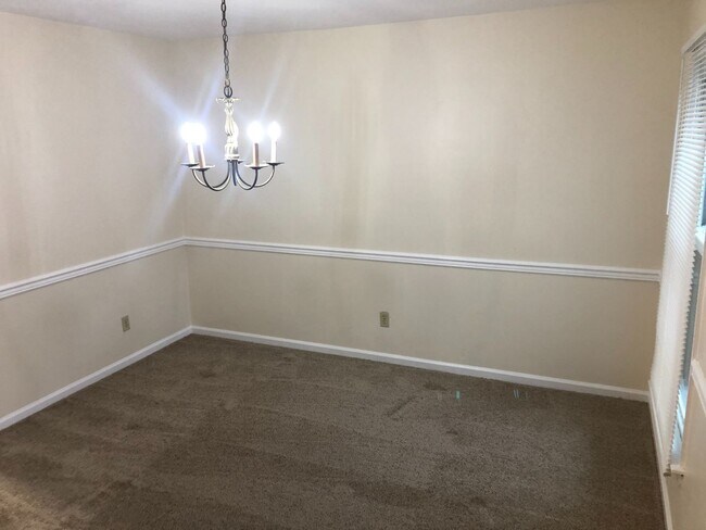 Building Photo - 4641 Boxford Rd