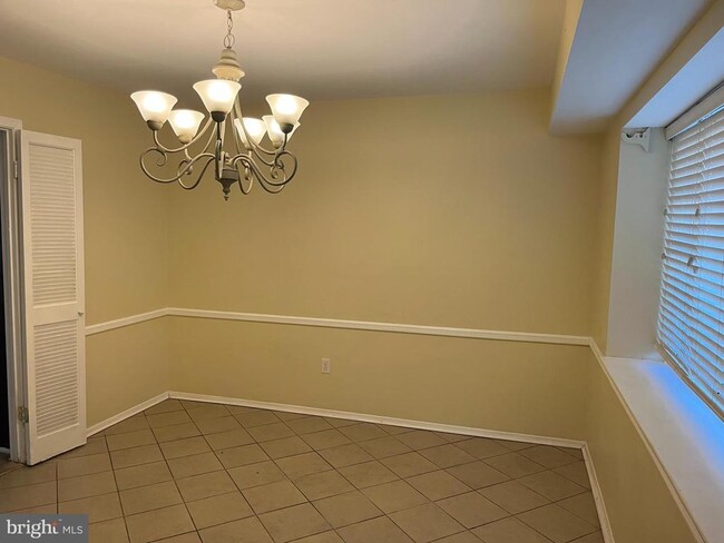 Building Photo - 42 Genesee Ln