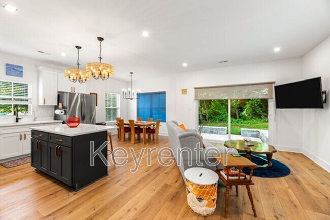 Foto del edificio - 1406 Lantana Ln NW