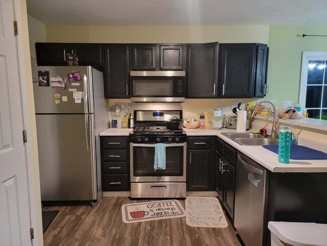 Building Photo - 3450 Sand Wood Dr