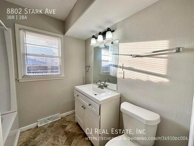 Foto del edificio - 8802 Stark Ave