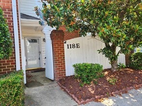 Building Photo - 118 E Bristol Ln