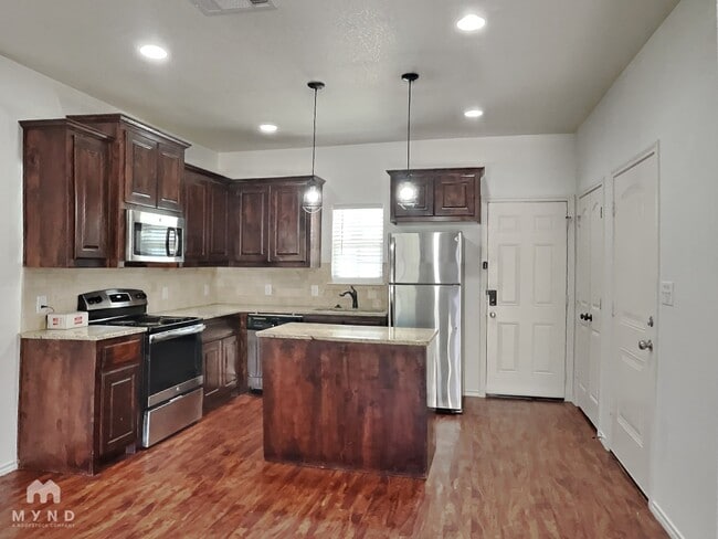 Building Photo - 626 Picnic Ct