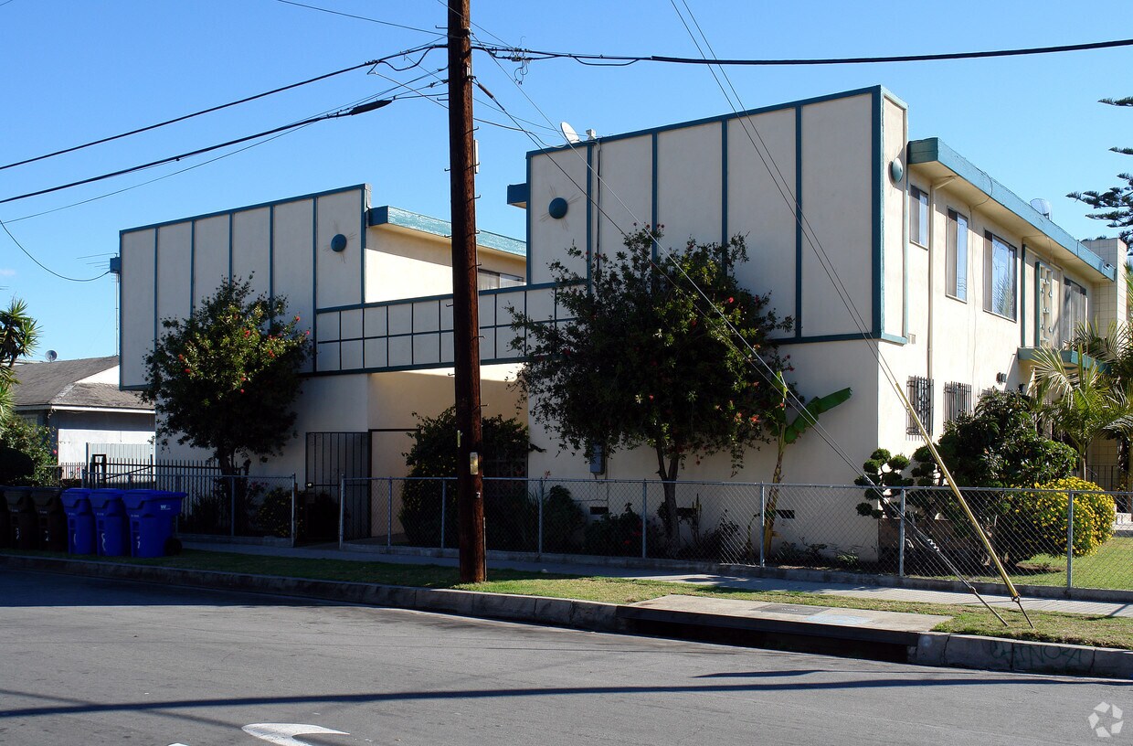 Building Photo - 401 E Hardy St