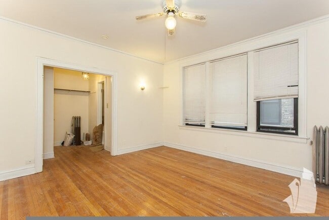 Building Photo - 428 W Surf St