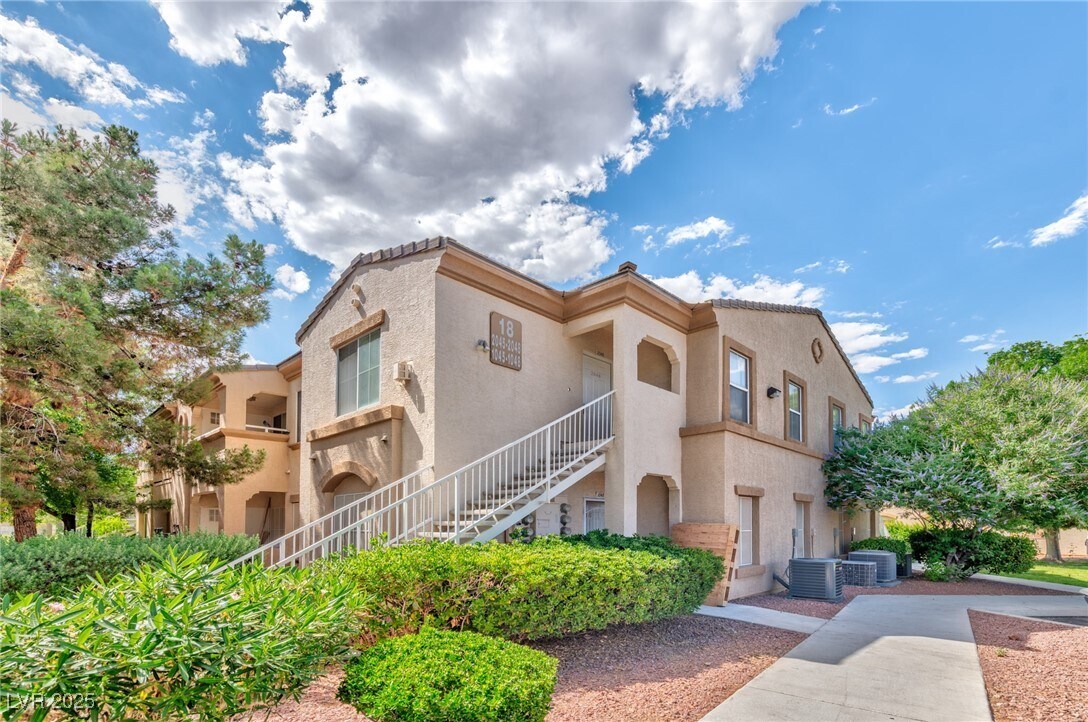 Primary Photo - 3400 Cabana Dr