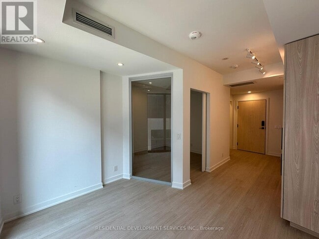 Building Photo - 699-699 Sheppard Ave E