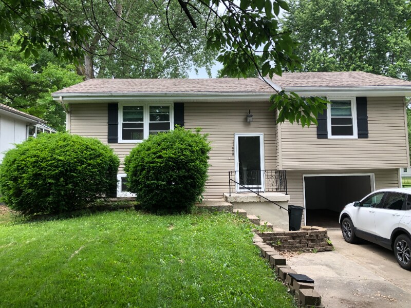 11458 N Oak Trafficway, Kansas City, MO 64155 House Rental in Kansas City, MO